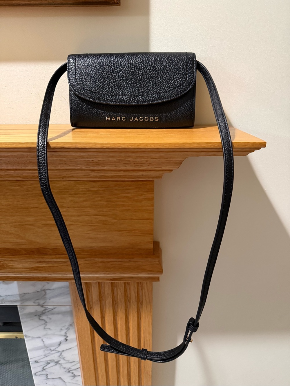EUC Marc Jacobs Black Groove Leather Crossbody Wallet Metal Logo - Picture 15 of 16
